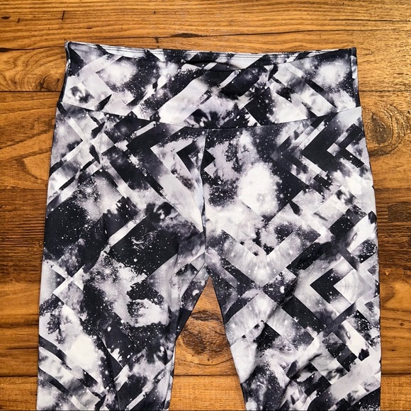 Onzie | Space Galaxy Chevron Leggings - Picture 5 of 8